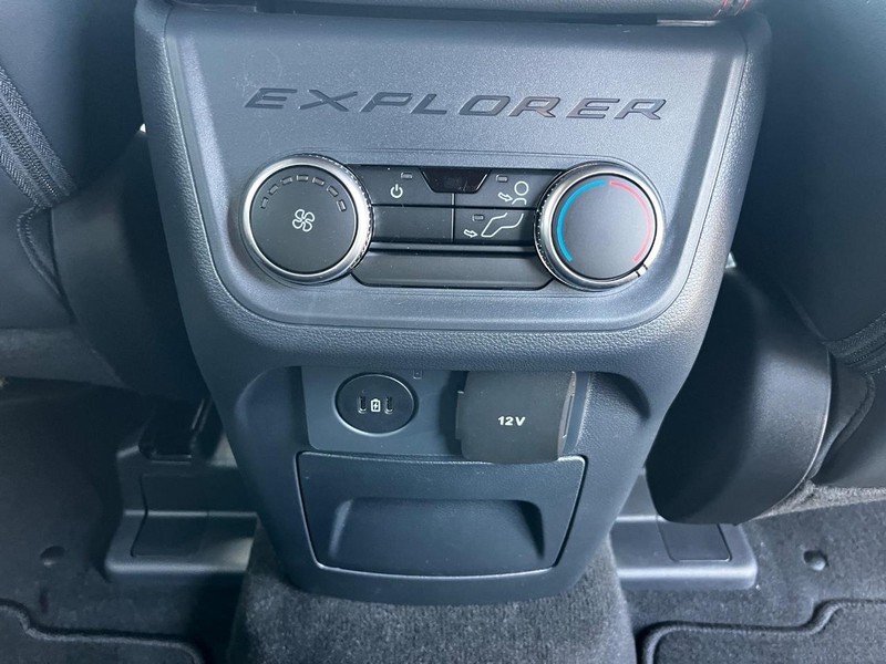 Ford Explorer Vehicle Image 06