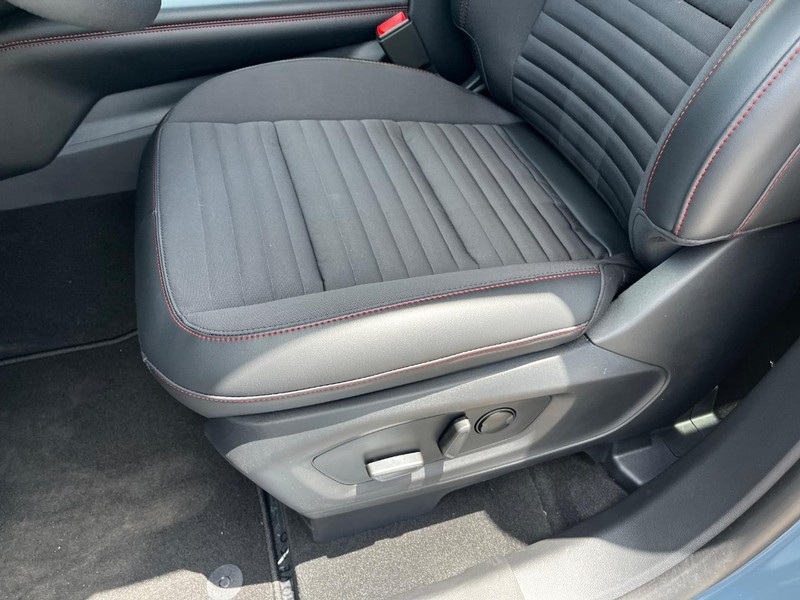 Ford Explorer Vehicle Image 11