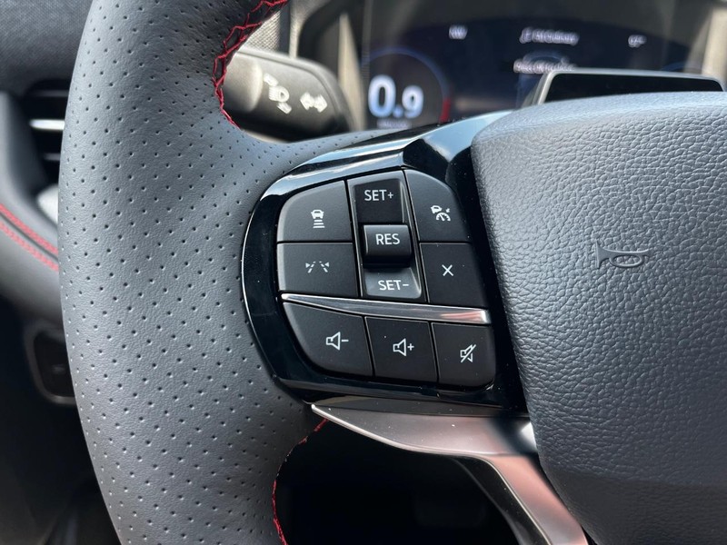 Ford Explorer Vehicle Image 12