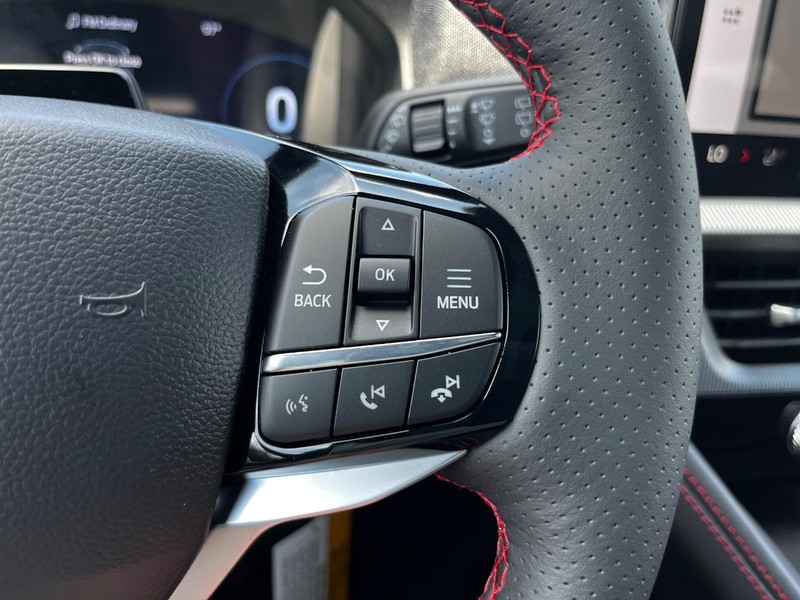 Ford Explorer Vehicle Image 13
