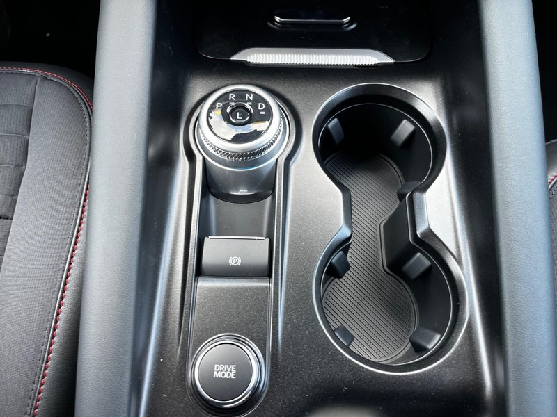 Ford Explorer Vehicle Image 15