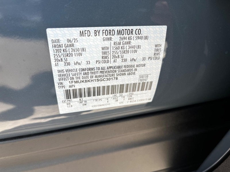 Ford Explorer Vehicle Image 18