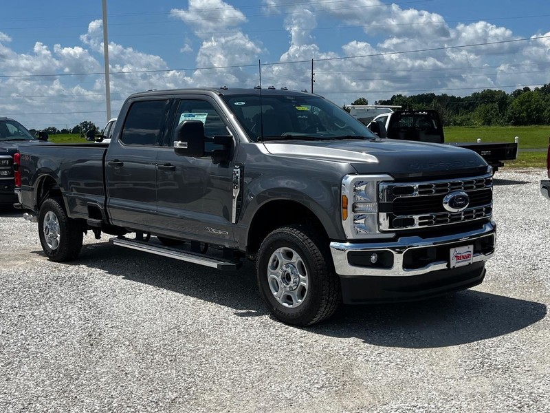 Ford Super Duty F-350 SRW Vehicle Image 02