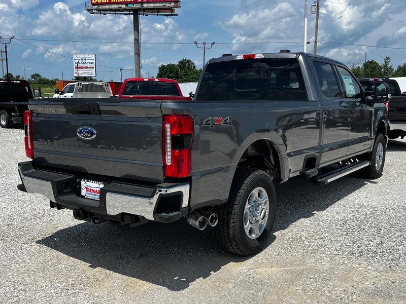 Ford Super Duty F-350 SRW Vehicle Image 03