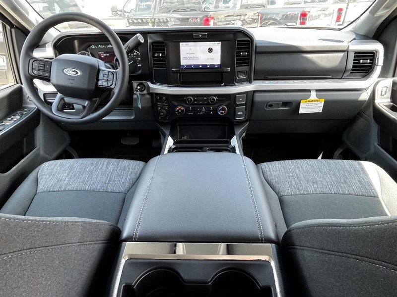 Ford Super Duty F-350 SRW Vehicle Image 05