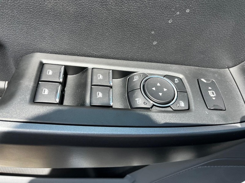 Ford Super Duty F-350 SRW Vehicle Image 08