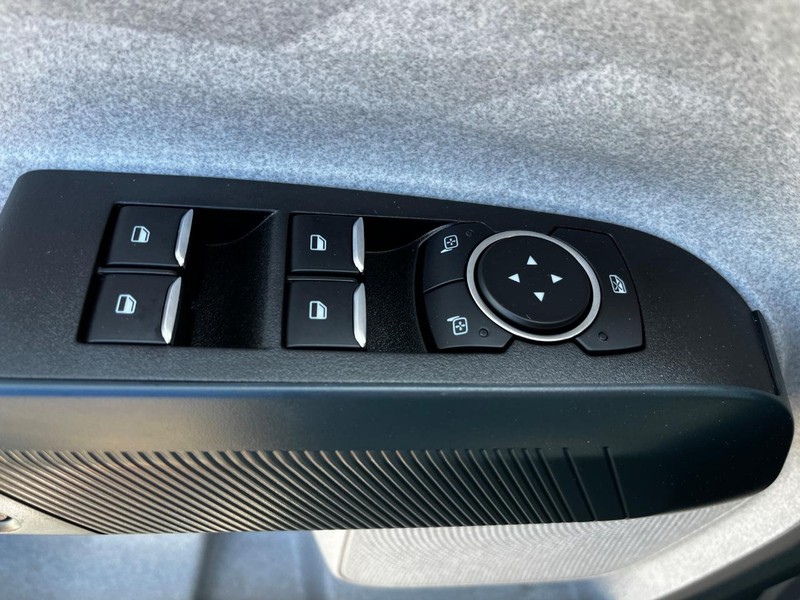 Ford Maverick Vehicle Image 15