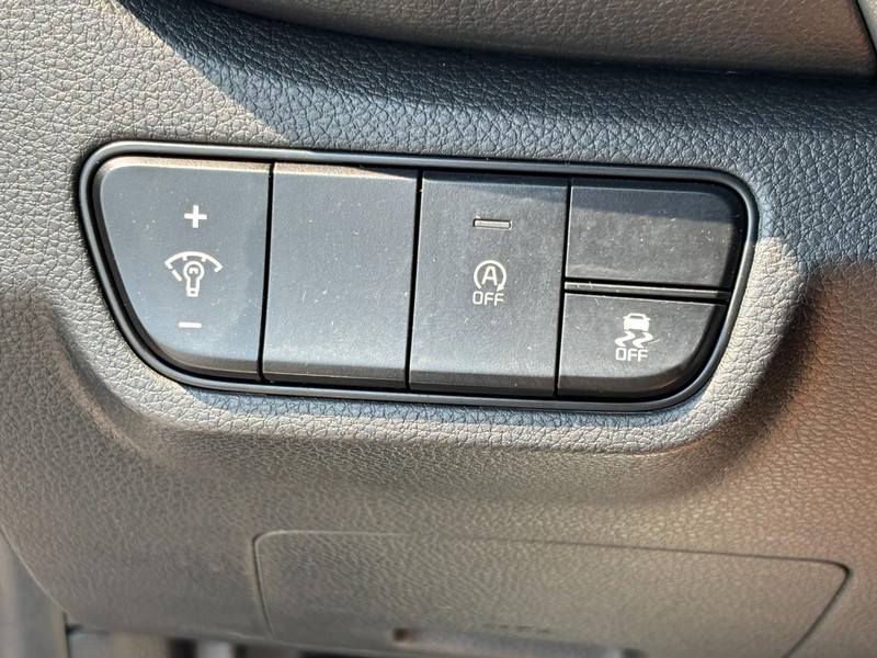 Kia Seltos Vehicle Image 16