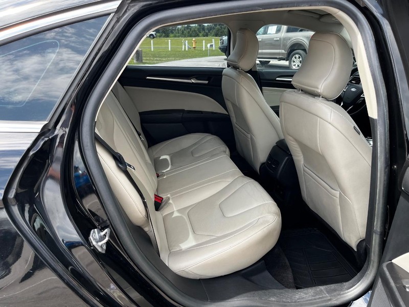Ford Fusion Vehicle Image 10