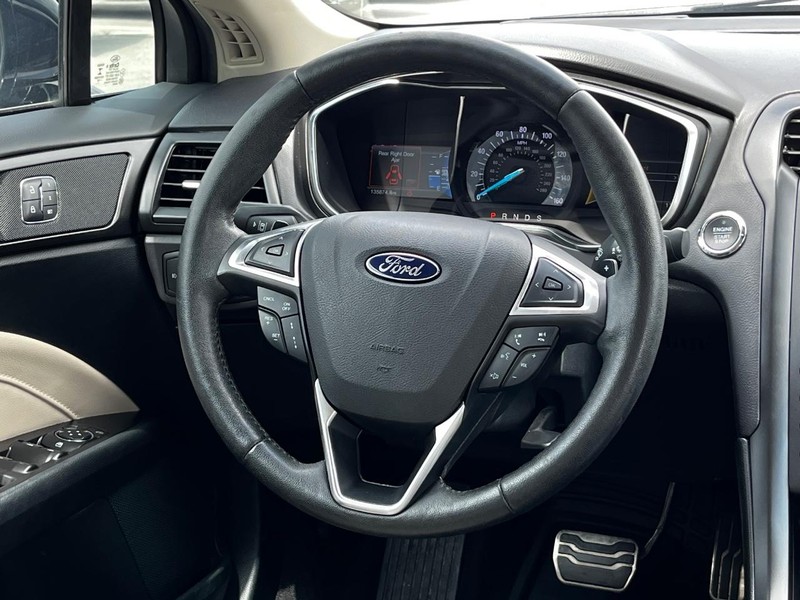 Ford Fusion Vehicle Image 12