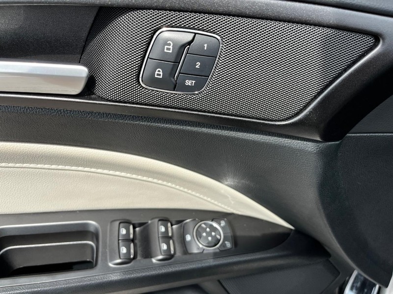 Ford Fusion Vehicle Image 14