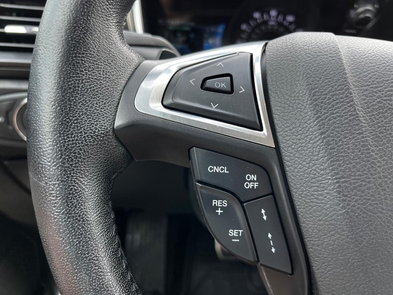 Ford Fusion Vehicle Image 16