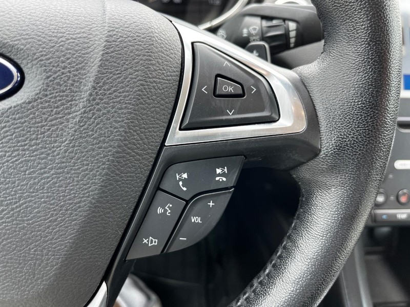 Ford Fusion Vehicle Image 17