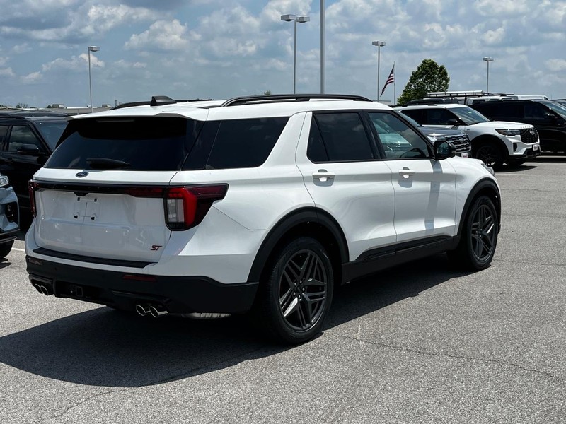 Ford Explorer Vehicle Image 03