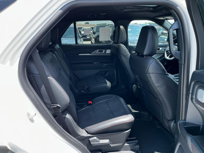 Ford Explorer Vehicle Image 04