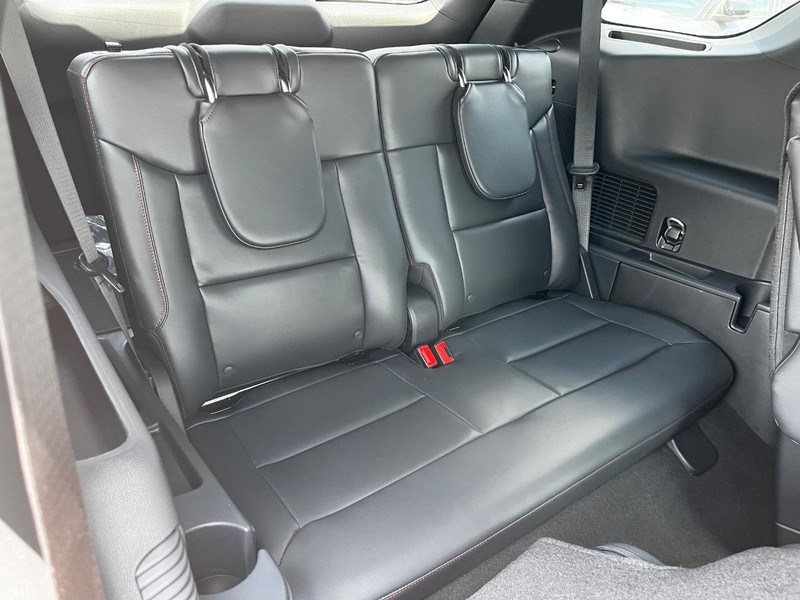 Ford Explorer Vehicle Image 05