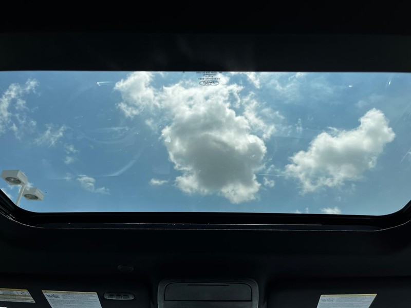 Ford Explorer Vehicle Image 07
