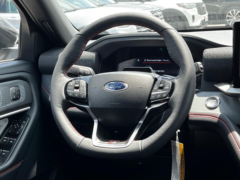 Ford Explorer Vehicle Image 09