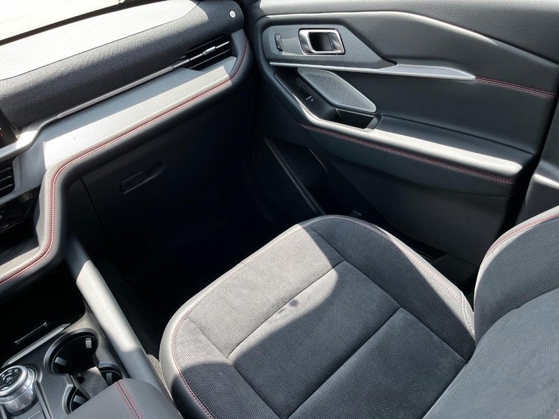 Ford Explorer Vehicle Image 10