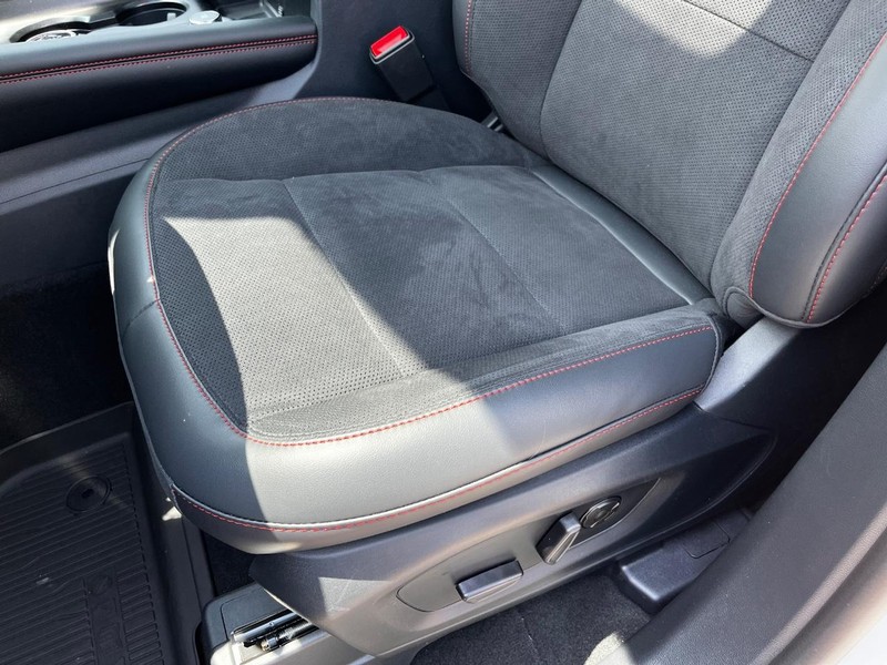 Ford Explorer Vehicle Image 12