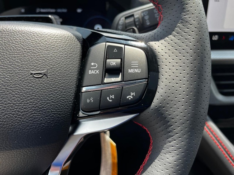 Ford Explorer Vehicle Image 14