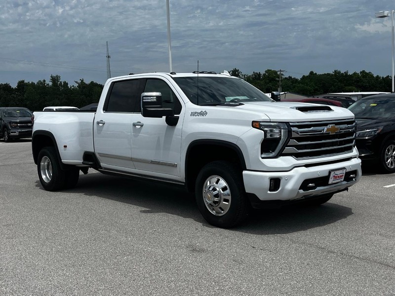 Chevrolet Silverado 3500HD Vehicle Image 02