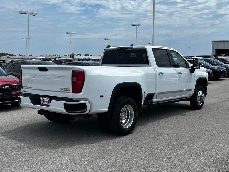 Chevrolet Silverado 3500HD Vehicle Image 03