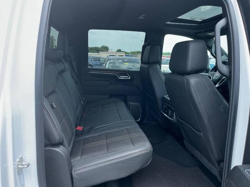 Chevrolet Silverado 3500HD Vehicle Image 10