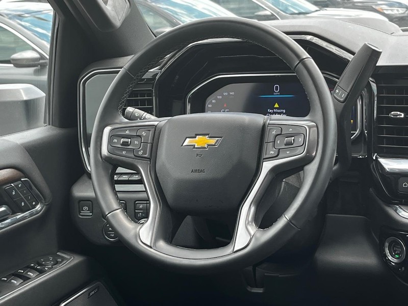 Chevrolet Silverado 3500HD Vehicle Image 14