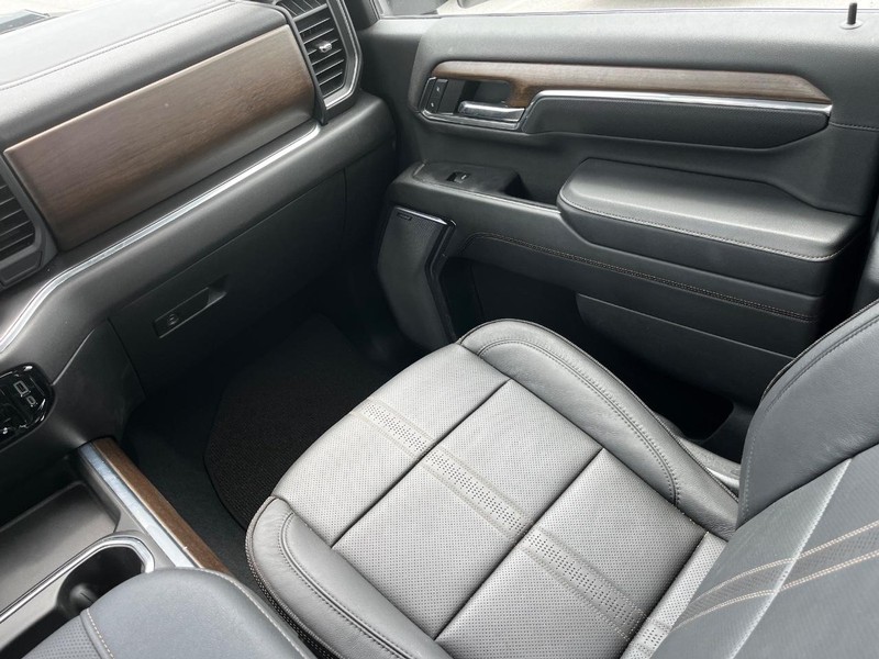 Chevrolet Silverado 3500HD Vehicle Image 15