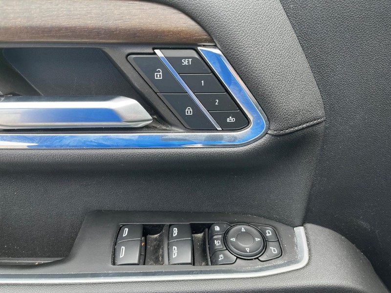 Chevrolet Silverado 3500HD Vehicle Image 16