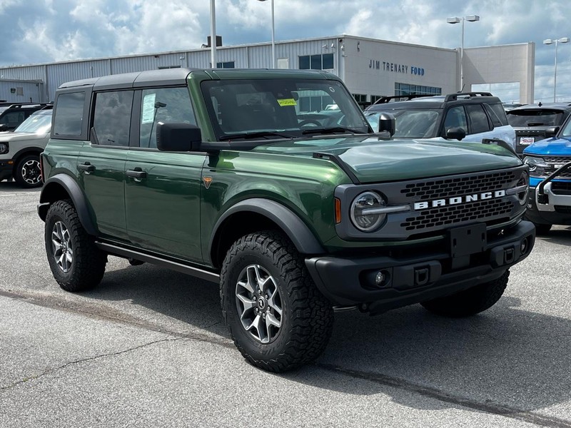 Ford Bronco Vehicle Image 02