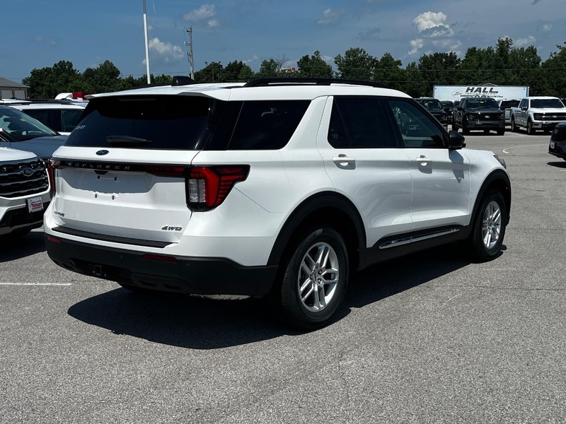 Ford Explorer Vehicle Image 03
