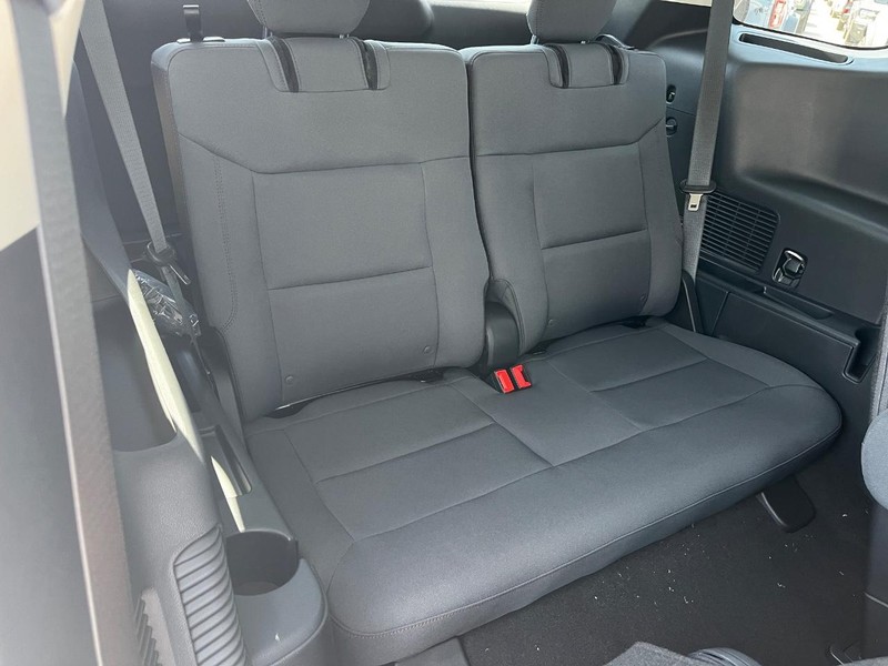 Ford Explorer Vehicle Image 05