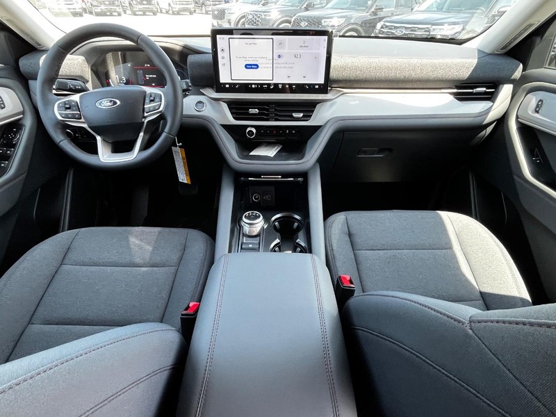 Ford Explorer Vehicle Image 06
