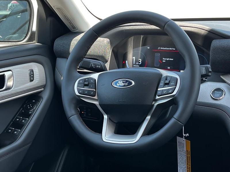 Ford Explorer Vehicle Image 07