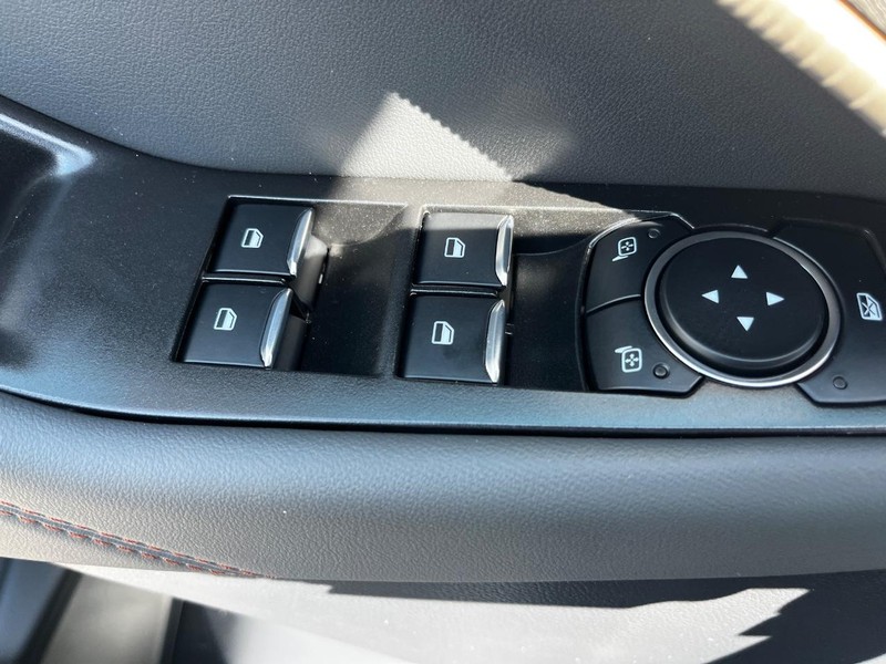 Ford Explorer Vehicle Image 09