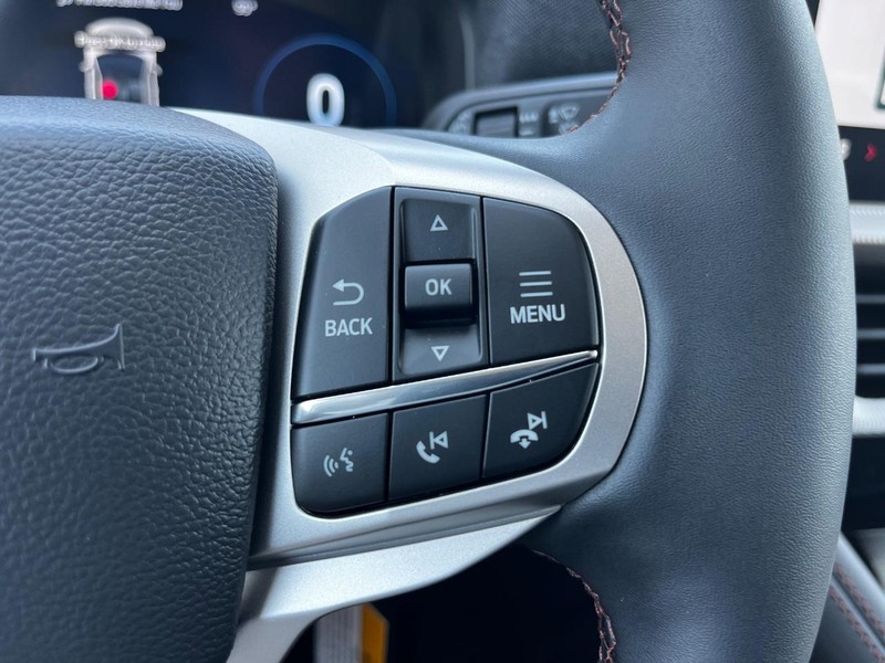 Ford Explorer Vehicle Image 12