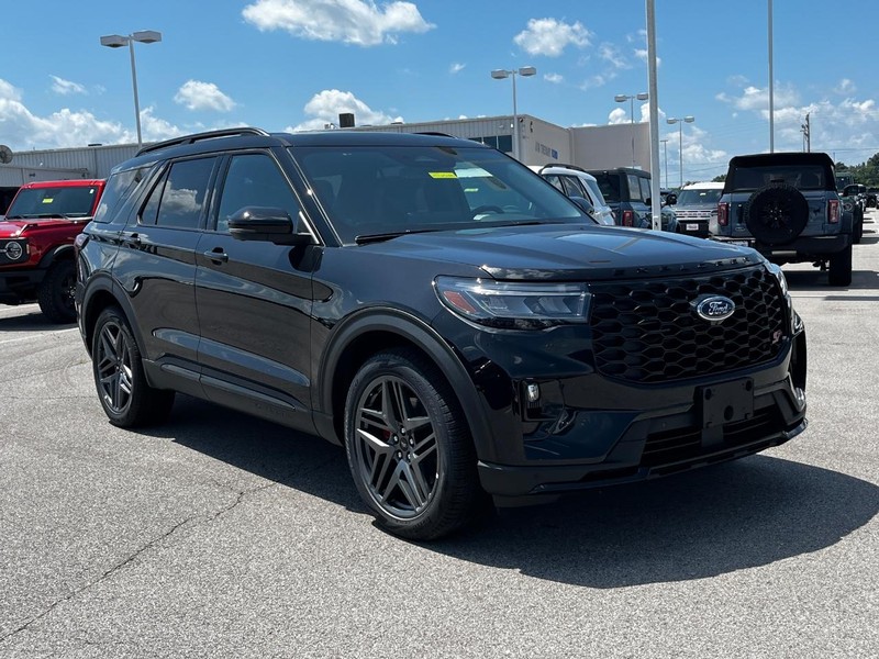 Ford Explorer Vehicle Image 02