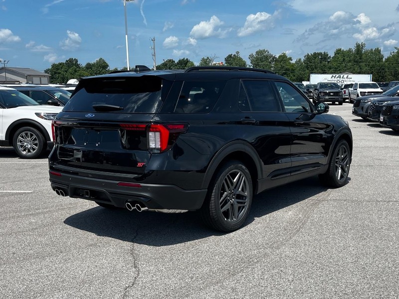 Ford Explorer Vehicle Image 03