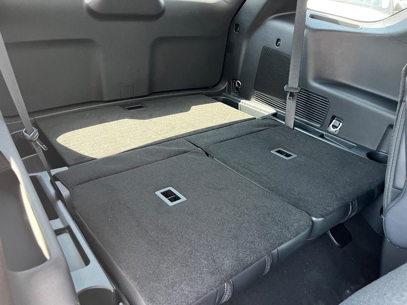 Ford Explorer Vehicle Image 05