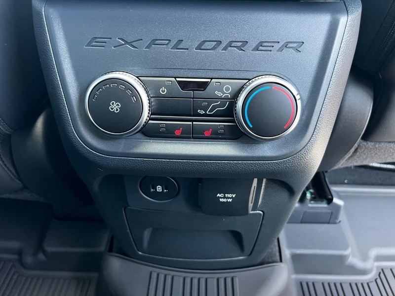 Ford Explorer Vehicle Image 06
