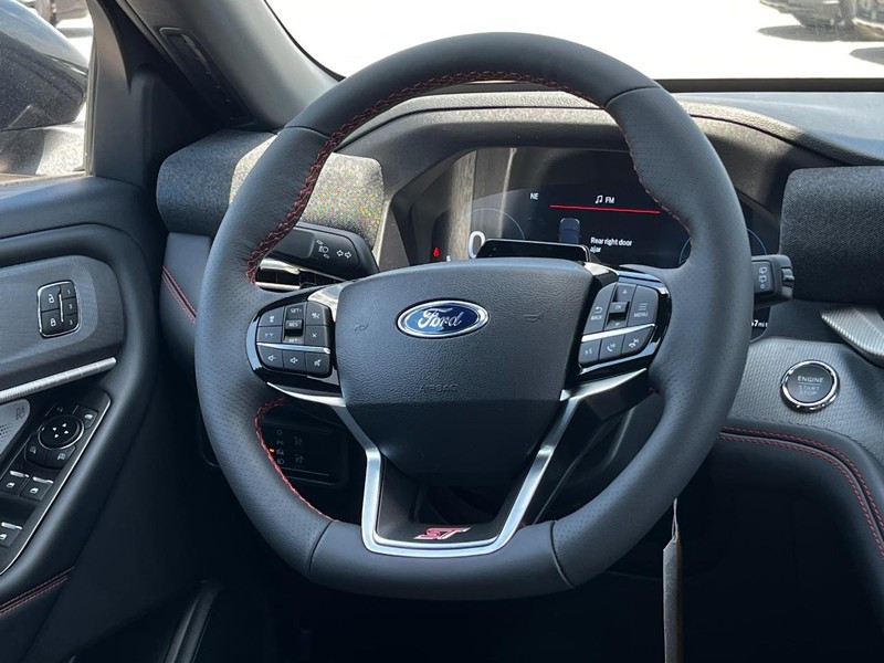 Ford Explorer Vehicle Image 09
