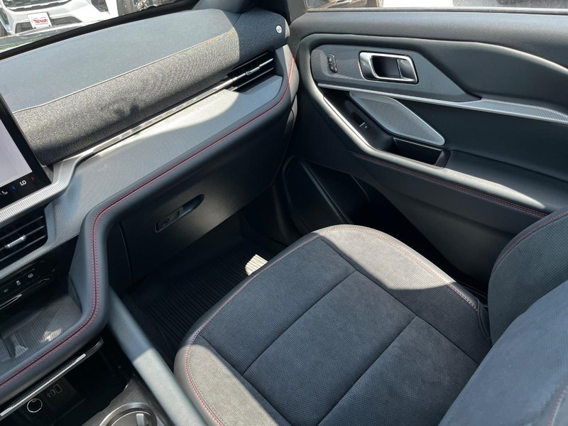 Ford Explorer Vehicle Image 10