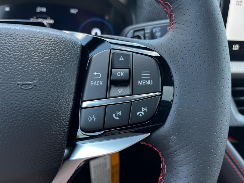 Ford Explorer Vehicle Image 14