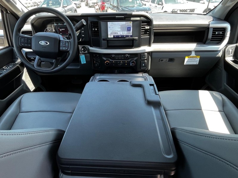 Ford Super Duty F-250 SRW Vehicle Image 05