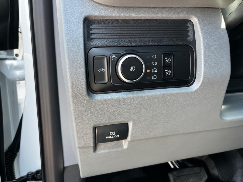 Ford Super Duty F-250 SRW Vehicle Image 10