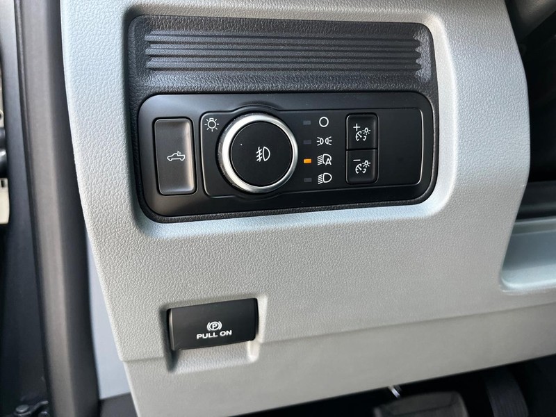 Ford Super Duty F-250 SRW Vehicle Image 10