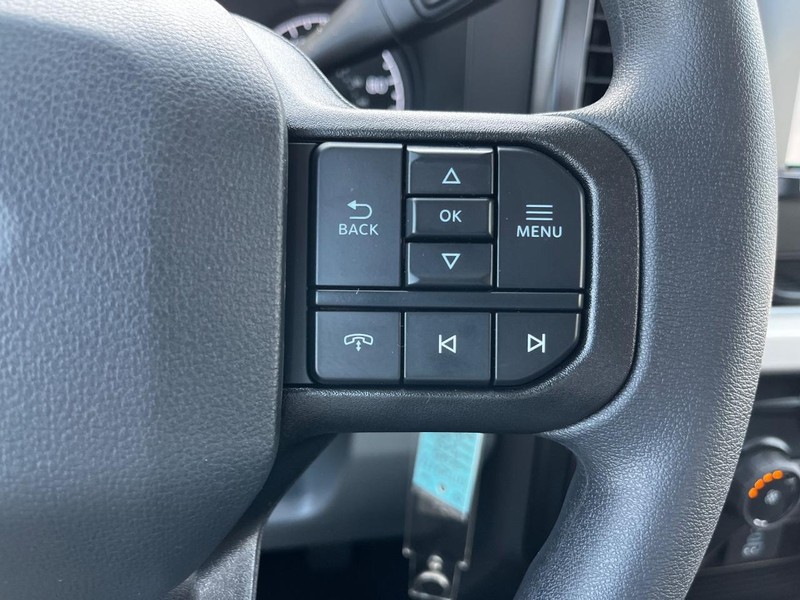 Ford Super Duty F-250 SRW Vehicle Image 12