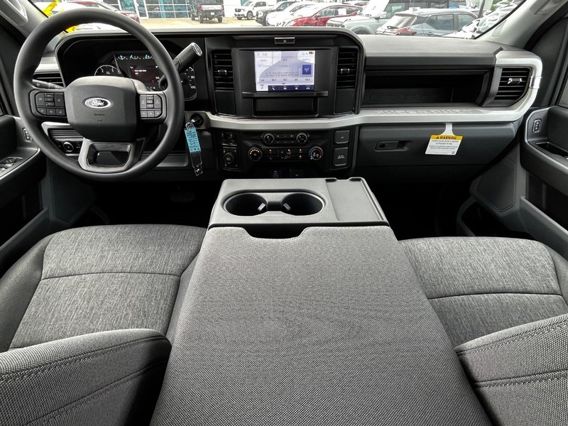 Ford Super Duty F-250 SRW Vehicle Image 05